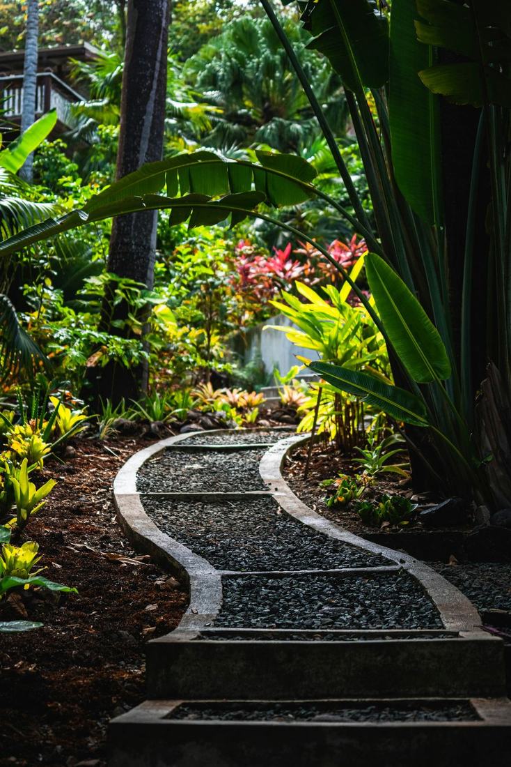 Garden bed with a curved stone border